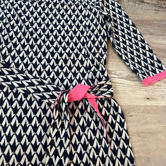 Lilly Pulitzer Navy Pink Geometric Print Knit Belted Dress XS Preppy Mod Retro - Picture 3 of 7